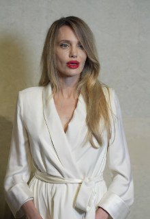 Джоли пополнила список нестареющих звезд: критика нового образа