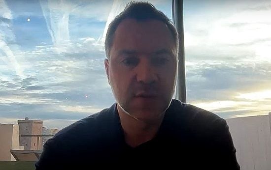 Арестович: Зеленский мешает миру, команда Трампа недовольна им