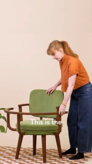 Придуман стул для хранения вещей на спинке кресла