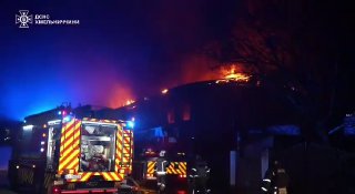 После прилёта сгорело предприятие: МЧС показало видео тушения