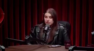 Представительница «Азова» предрекает Украине «хунту» после отмены военного положения