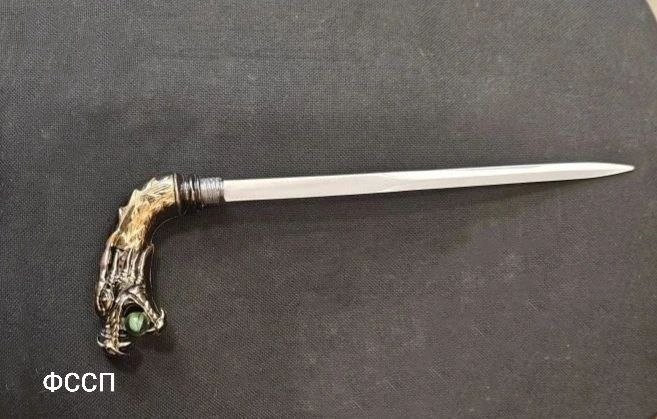 Трость со скрытым клинком обнаружена у свидетеля в суде Петербурга