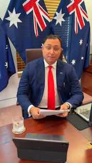 Австралийский сенатор заявил о присутствии инопланетян: шутка или правда?