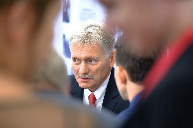 Песков: Зеленский должен вывести войска из Донбасса для остановки войны