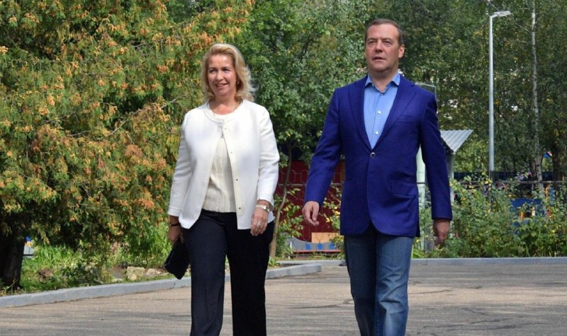 Фонд жены Медведева сократил помощь на 11 раз, потратил миллионы на рекламу и войну