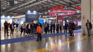 Робот Unitree танцует хип-хоп в Италии