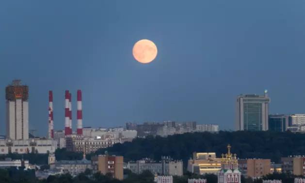 «Розовая» Луна появится завтра в небе над Москвой
