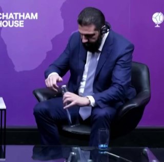 Глава Сирии Джулани не может открыть бутылку с водой — миссия невыполнима