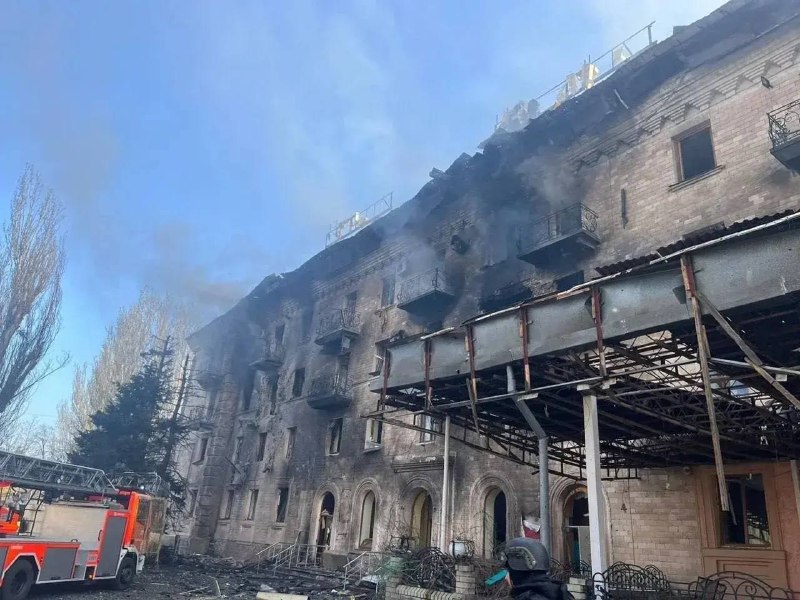 Разрушение гостиницы «Украина» в Славянске и сатирические воспоминания о 2014 годе