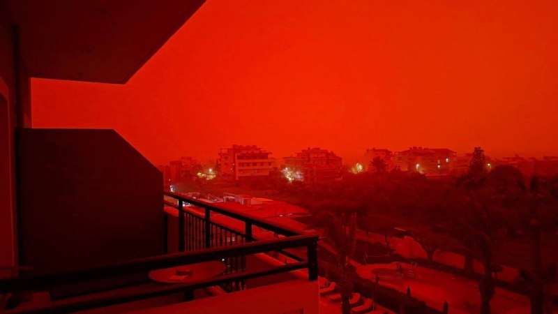 В игре Крит наступила песчаная буря: небо покраснело, звучит саундтрек из Дюны